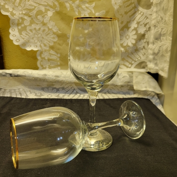2 Gibsons NIB Gold Rimmed Long Stem Wine Glasses - Picture 3 of 7